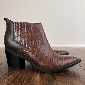 Marc Fisher Croc Embossed Faux Leather Ankle Bootie Pointed Toe Size 8.5 Brown